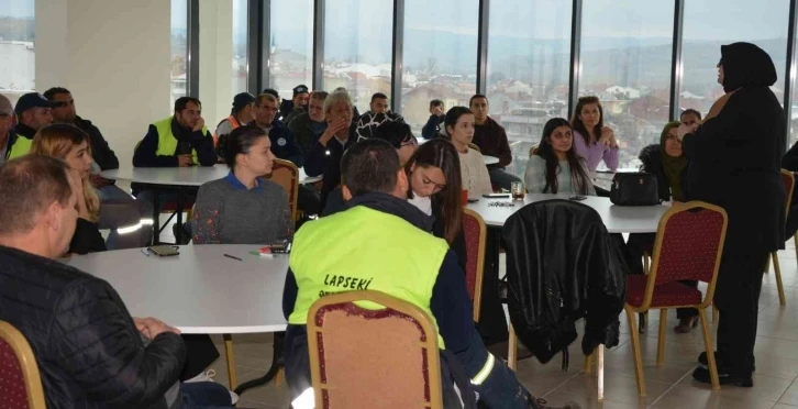 Lapseki Belediyesi personeline Temel İş Sağlığı ve Güvenliği Eğitimi verildi
