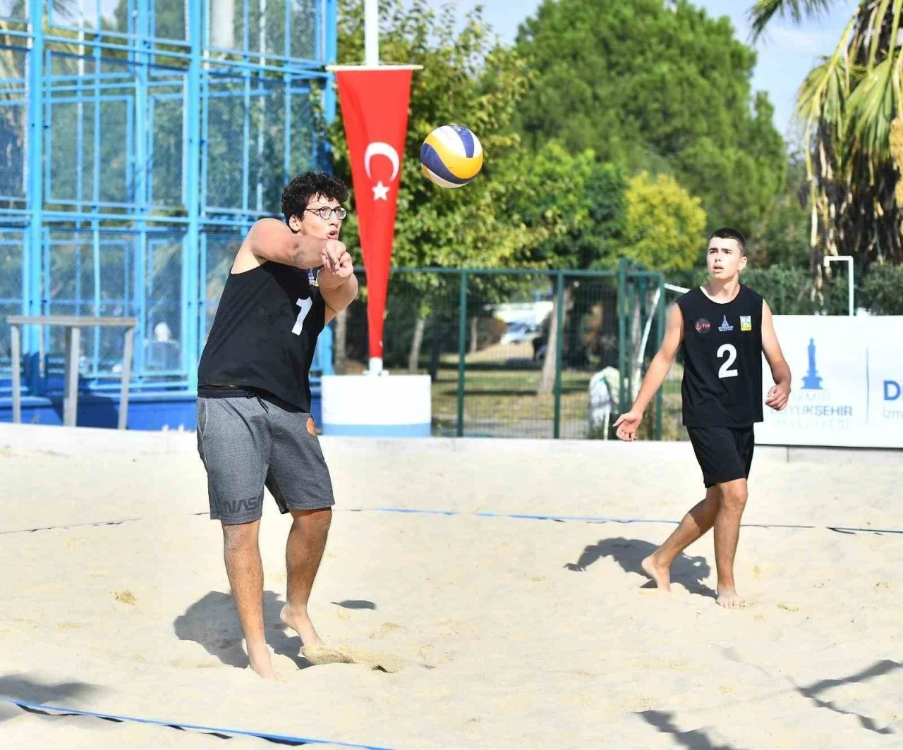 Liseliler Plaj Voleybolu Şenliği coşkuyla sona erdi
