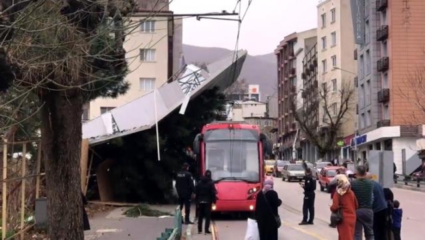 Bursa'da lodosun etkisi artarak devam ediyor