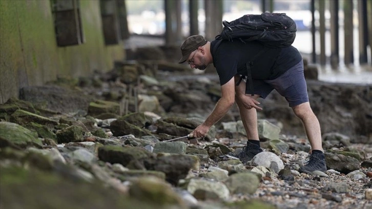 Londra'da Thames Nehri yatağındaki çamurdan antika toplama geleneği: 