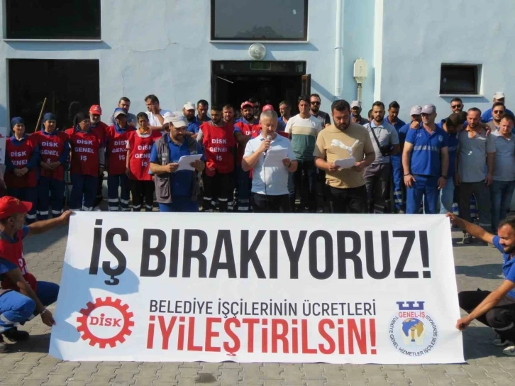 Lüleburgaz Belediyesi işçilerinden iş bırakma eylemi
