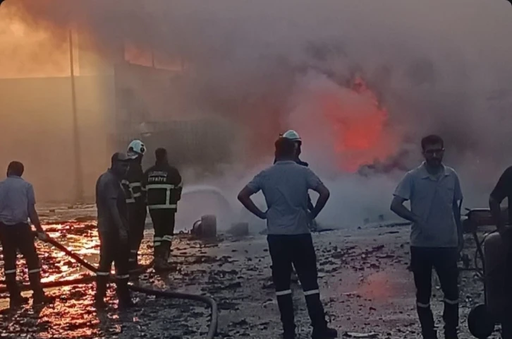 Lüleburgaz’da geri dönüşüm fabrikasında çıkan yangın söndürüldü
