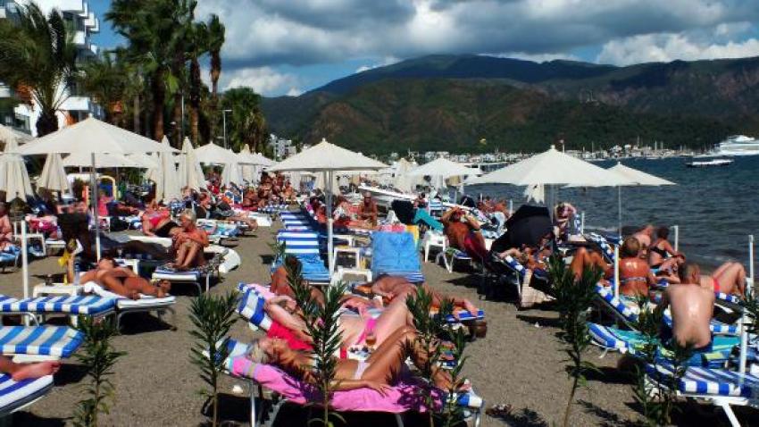 Marmaris plajları yabancı turistlere kaldı