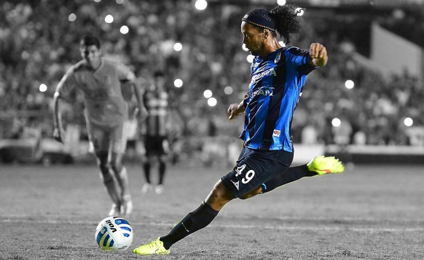 Ronaldinho: ''Şu an dünyanın en iyisi Neymar''