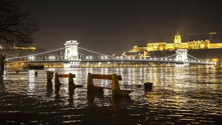 Yoğun yağışlardan dolayı Tuna Nehri taştı