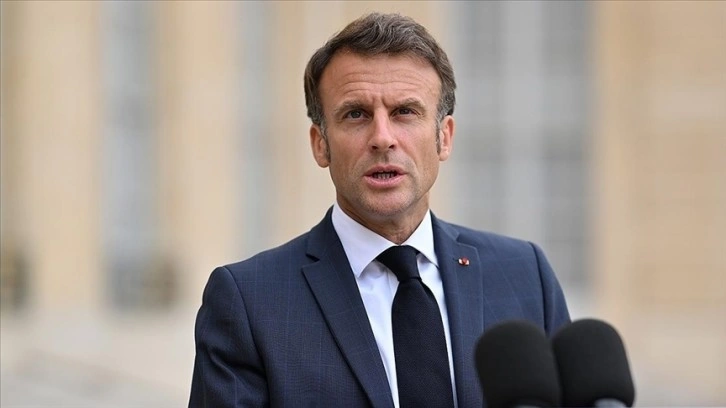 Macron, Niamey Büyükelçisi'nin "kelimenin tam anlamıyla rehin alındığını" söyledi