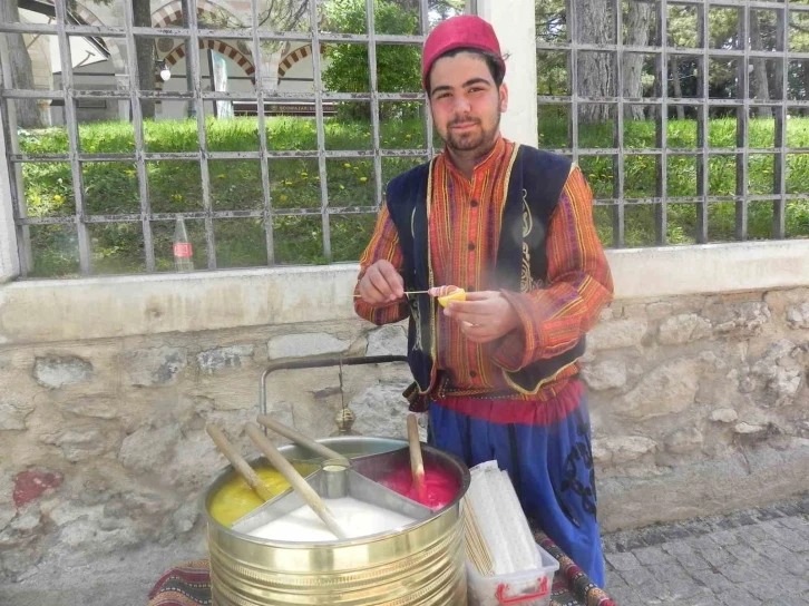 Macun geleneğini tarihi sokaklarda yaşatıyor
