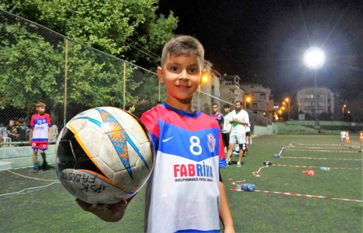 Mahalledeki suç oranlarını düşürmek için kurduğu kulüpte yıldız futbolcular yetişiyor
