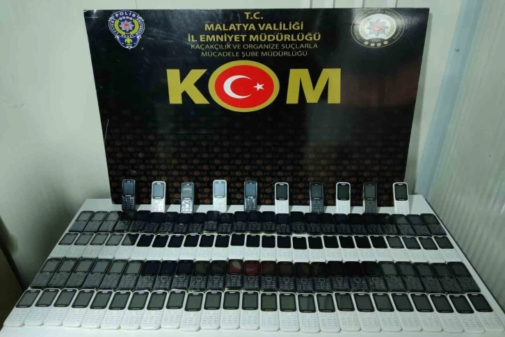 Malatya’da kaçak cep telefonları ele geçirildi
