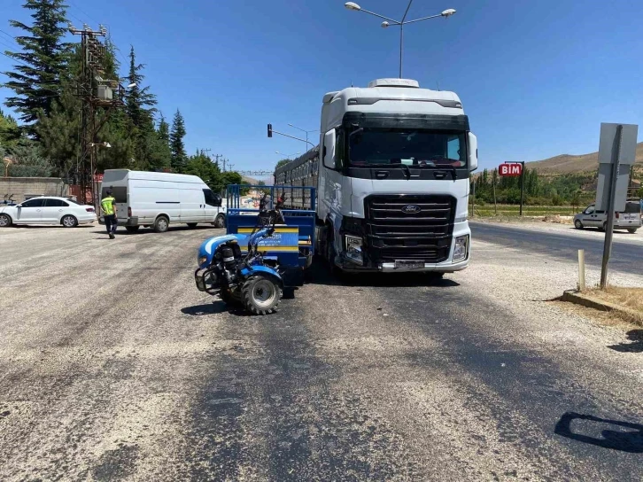 Malatya’da kamyon ile pat pat motoru çarpıştı:1 yaralı
