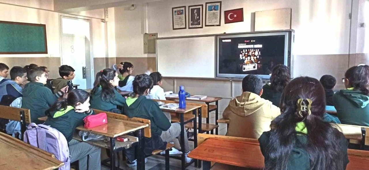 Malatya’da "Dersimiz Cumhuriyete Doğru" filmi öğrencilere gösterildi
