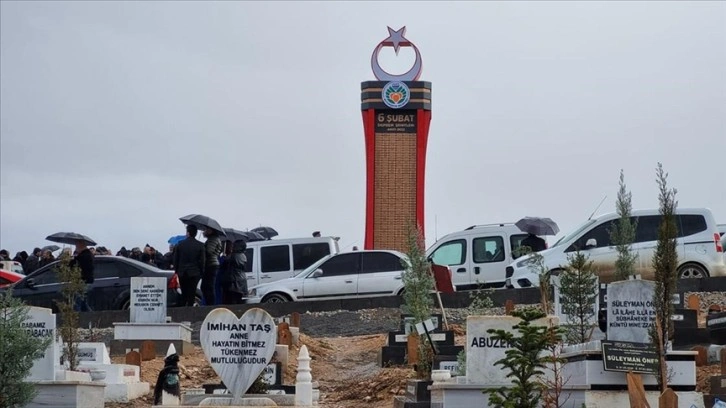 Malatya'da depremde hayatını kaybedenler anısına anıt yapıldı