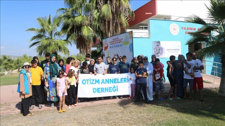 Malatya'da konteynerde kalan otizmli çocuklar için Mersin'e gezi düzenlendi