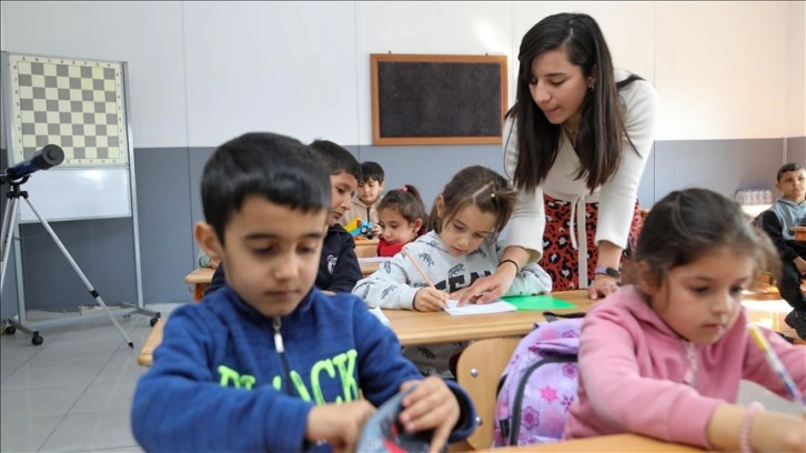 Malatya'da kurulan konteyner kentte öğrenciler eğitim görüyor