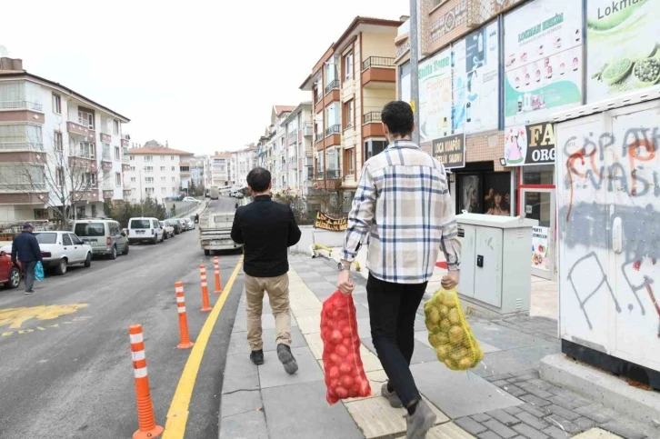 Mamak Belediyesi personeli depremzedelerle gönüllü kardeş oldu