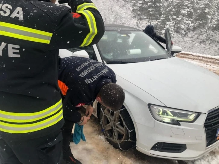 Manisa Büyükşehir Belediyesinden karla mücadele çalışması