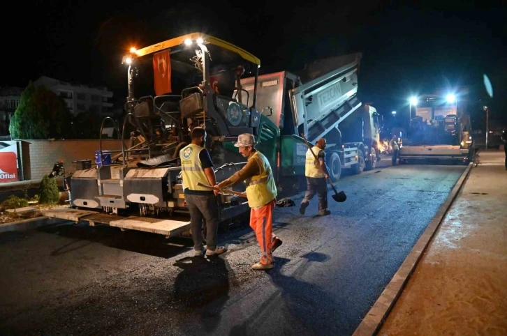 Manisa’da gece gündüz asfalt mesaisi
