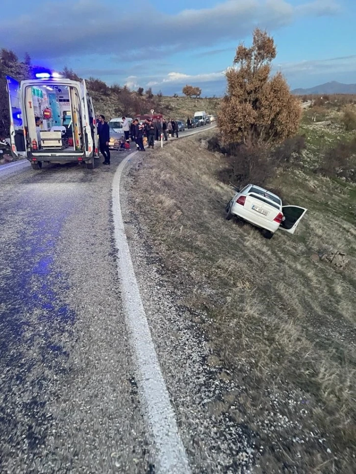 Manisa’da iki otomobilin karıştığı kazada 1’i çocuk 8 kişi yaralandı
