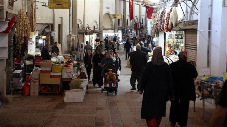 Maraş Çarşısı'nın 60 yıllık esnafı 