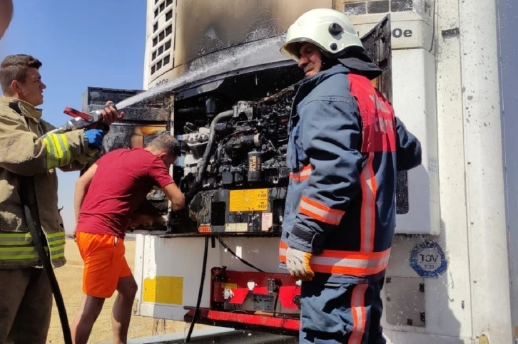 Mardin’de dondurma yüklü tırda yangın
