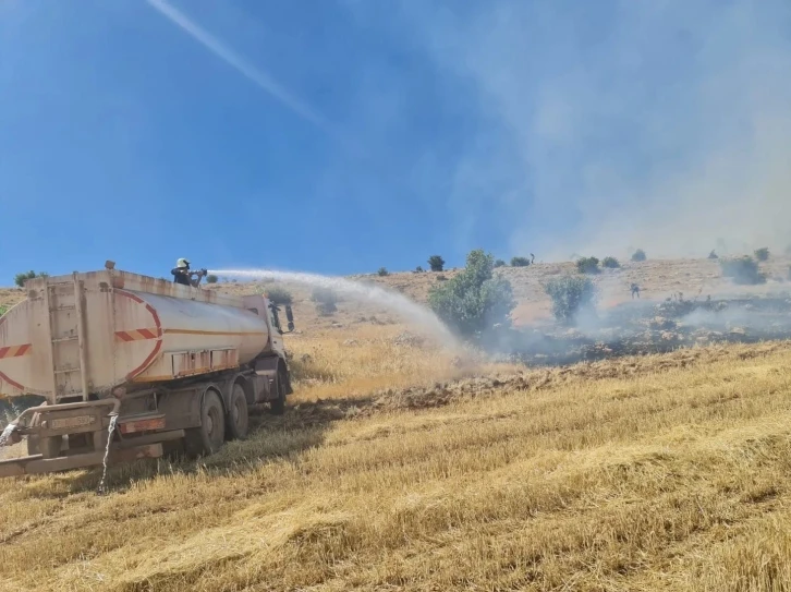 Mardin’in 3 ilçesinde anız ve örtü yangınları söndürüldü
