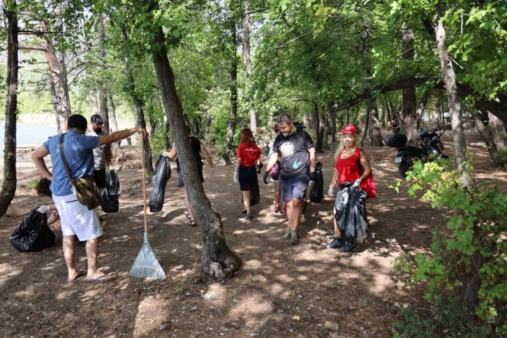 Marmaris’te belediye öncülüğünde çevre temizliği yapıldı
