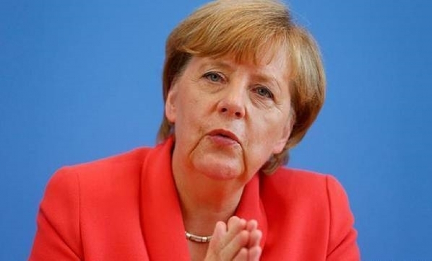 Merkel'den FETÖ'ye destek!