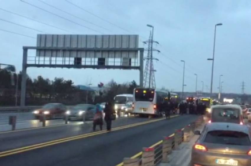 Metrobüs yolunda kaza