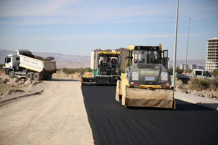 Melikgazi yeni asfalt yollar için hızla çalışıyor
