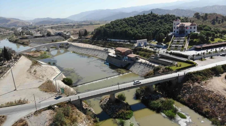 Merhum Başbakan Menderes’in yaptırdığı 67 yıllık köprü hikayesiyle dikkat çekiyor
