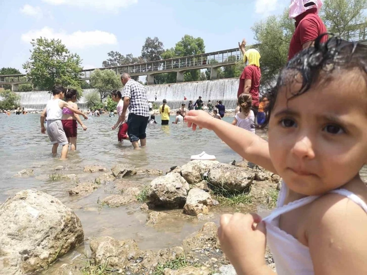 Mersin’de aşırı sıcaklardan bunalan vatandaşlar baraja akın etti
