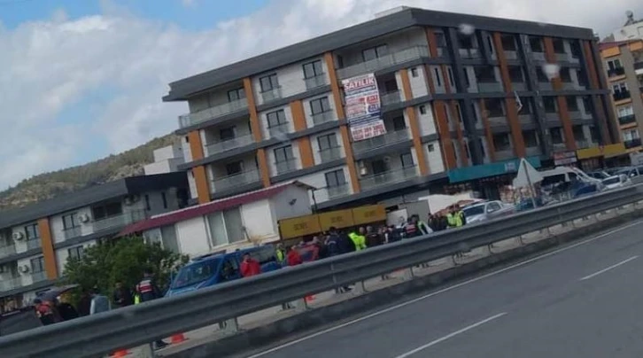 Mersin’de bir kişi aracında bıçaklanarak öldürülmüş halde bulundu