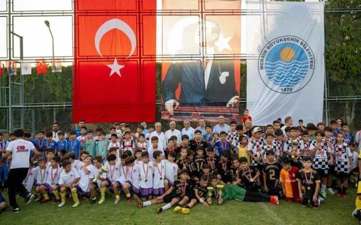 Mersin’de ’U-11/U-12 Futbol Şenliği Ligi’ ödül töreni ile son buldu
