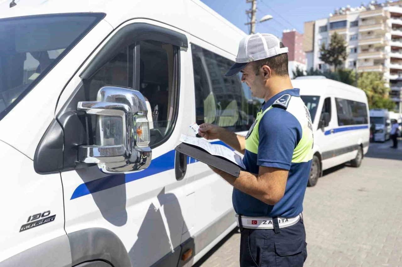 Mersin’de zabıta ekipleri okul servislerini denetliyor
