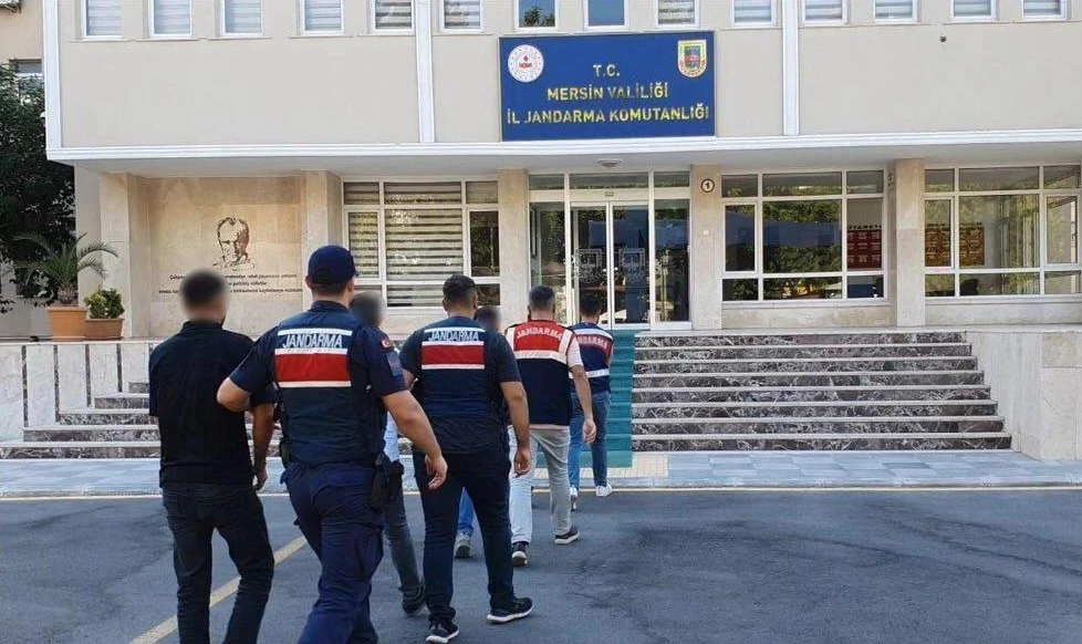 Mersin merkezli göçmen kaçakçılığı operasyonunda 5 şüpheli yakalandı
