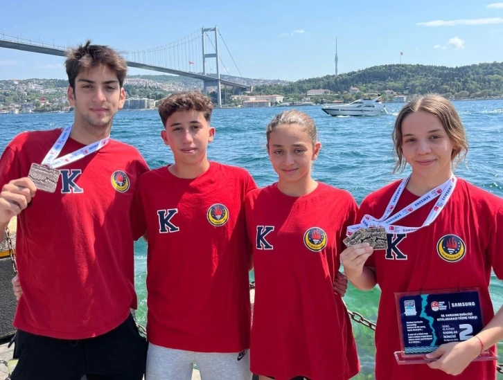 Mersinli sporcular ’İstanbul Boğaziçi Kıtalararası Yüzme Maratonu’ndan başarıyla döndü
