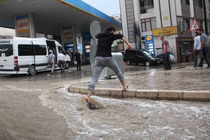 Meteorolojiden sağanak yağış uyarısı
