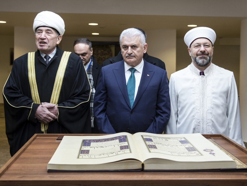 Başbakan Yıldırım, Minsk Camii’ni ziyaret etti