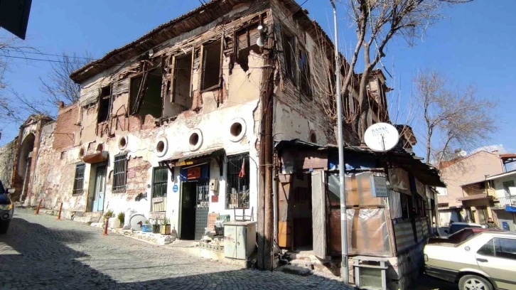 Milas Belediyesi’nin dibindeki tehlikeyi hiç bir yetkili aldırış etmiyor
