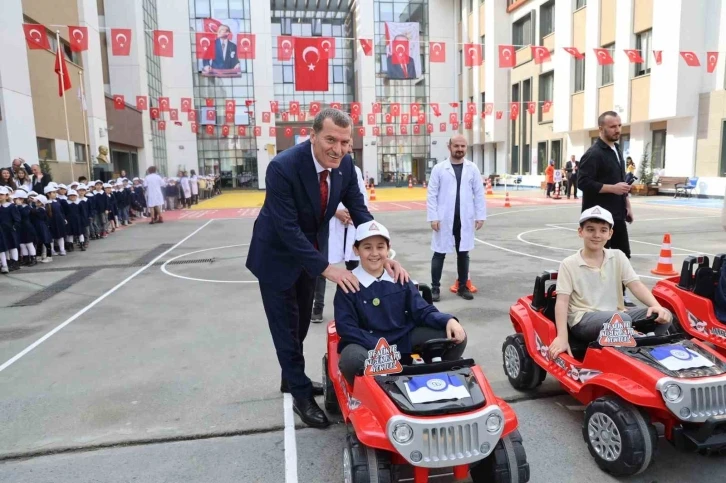 Milli Eğitim Bakanı Tekin: "Her öğrencimiz yılda en az 40 saat sosyal sorumluluk projelerinde yer alacak"
