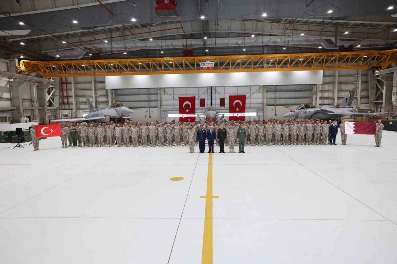 Milli Savunma Bakanı Güler, Katar Türk Hava Unsur Komutanlığını ziyaret etti
