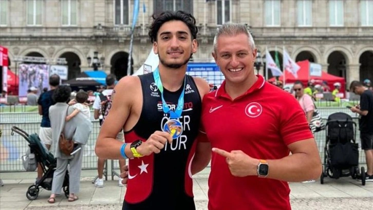 Milli triatlon sporcusu Uğurcan Özer, İspanya'da üçüncü oldu