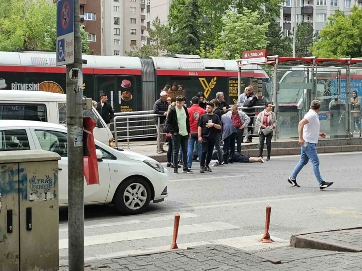 Minibüs yaşlı kadına böyle çarptı
