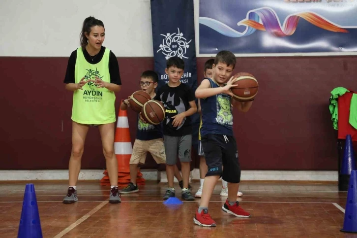 Minik basketbolcular Büyükşehir’in kurslarında yetişiyor
