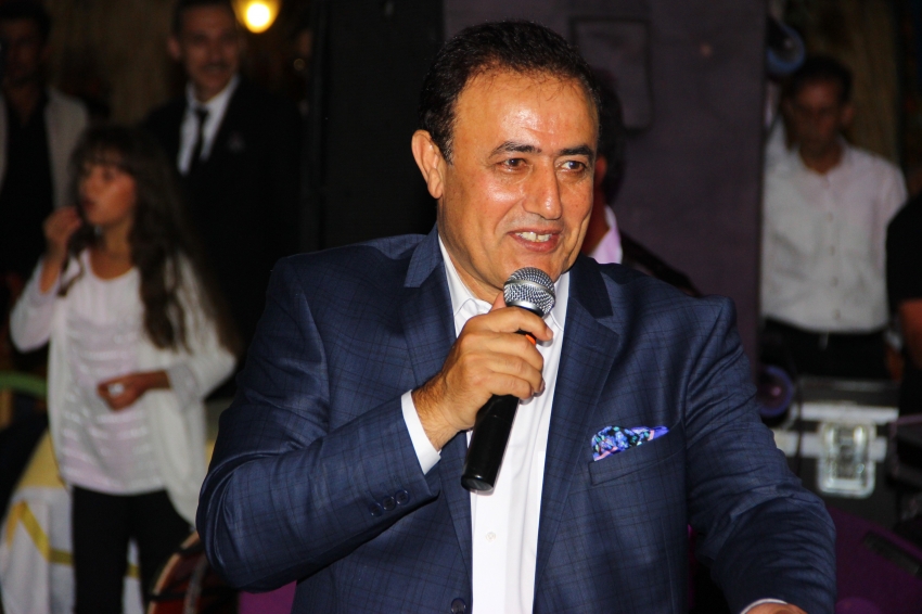 Ünlü türkücü Mahmut Tuncer 'Ciğerci Ahmet Bahçe'nin açılışına katıldı