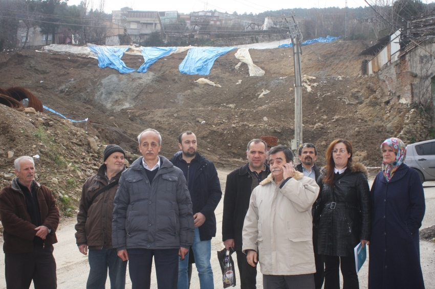 Heyelan bölgesindeki mahalle sakinleri kesin çözüm bekliyor