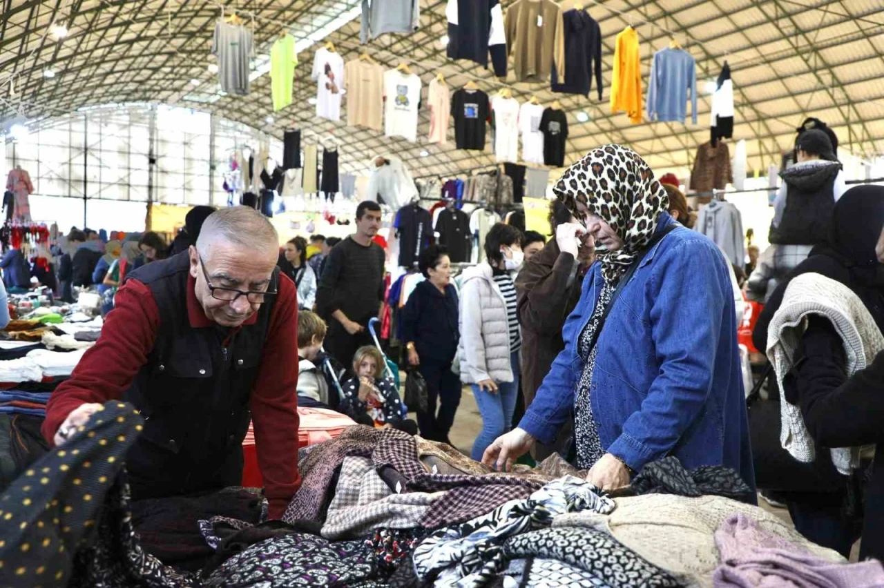 Mudanya Giyim Pazarı eski yerine taşındı