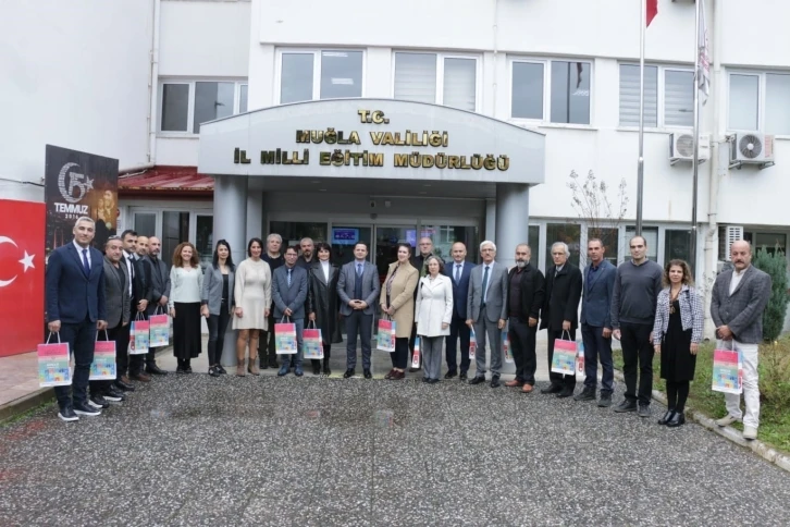 Muğla’da öğretmenler, lise öğrencilerine ders kitapları ve öğretim materyalleri hazırlıyor
