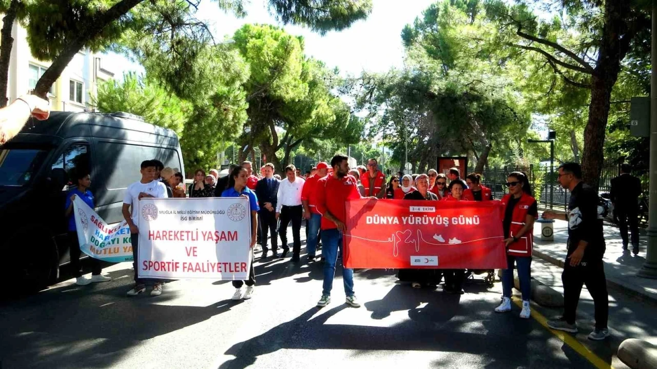 Muğla’da &quot;Sağlık İçin Harekete Geç&quot; yürüyüşüne yoğun katılım
