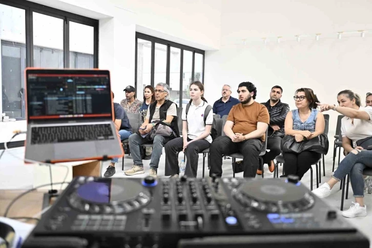 Muratpaşa’da DJ’lik kursuna yoğun ilgi
